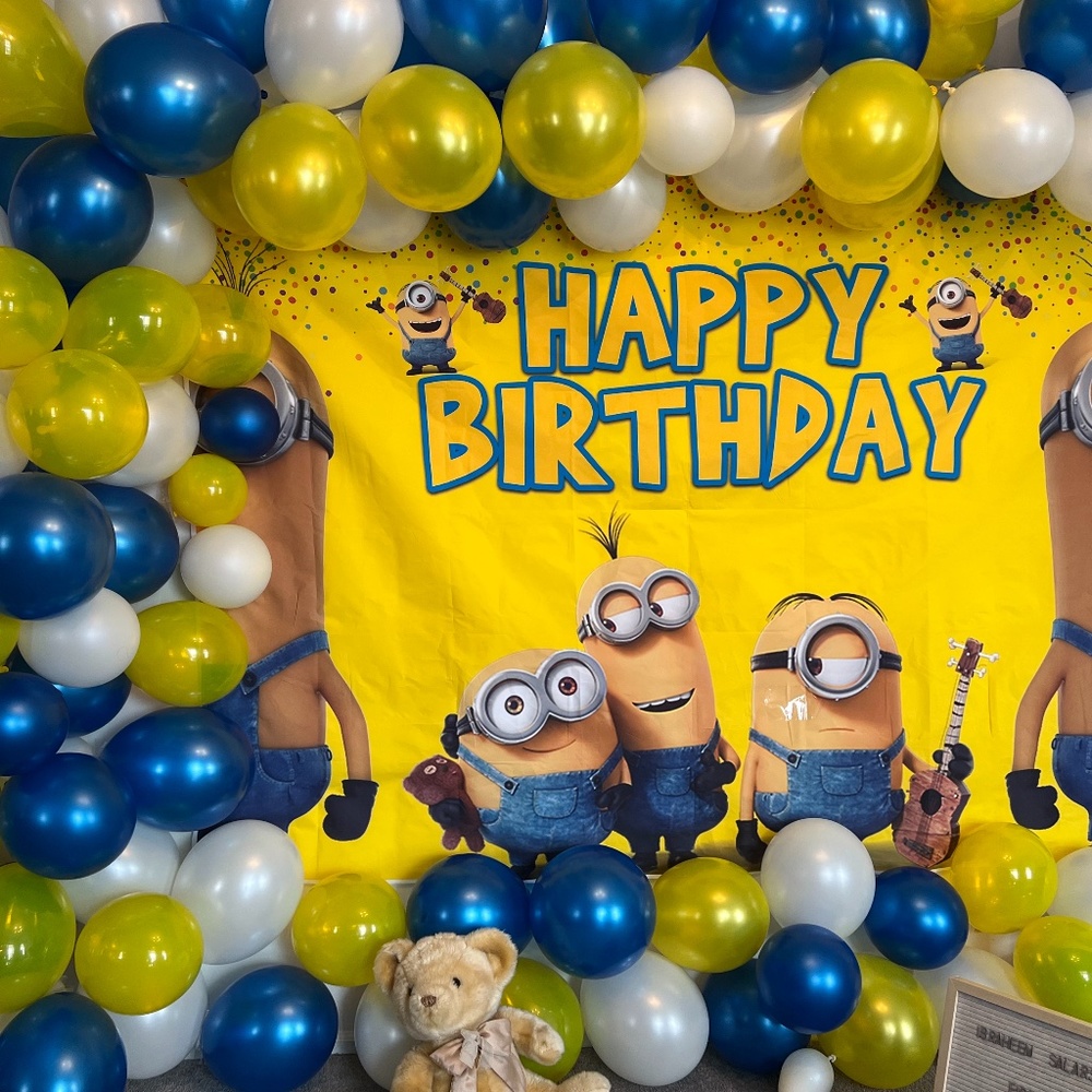 Minion background - Picture 1 of 3